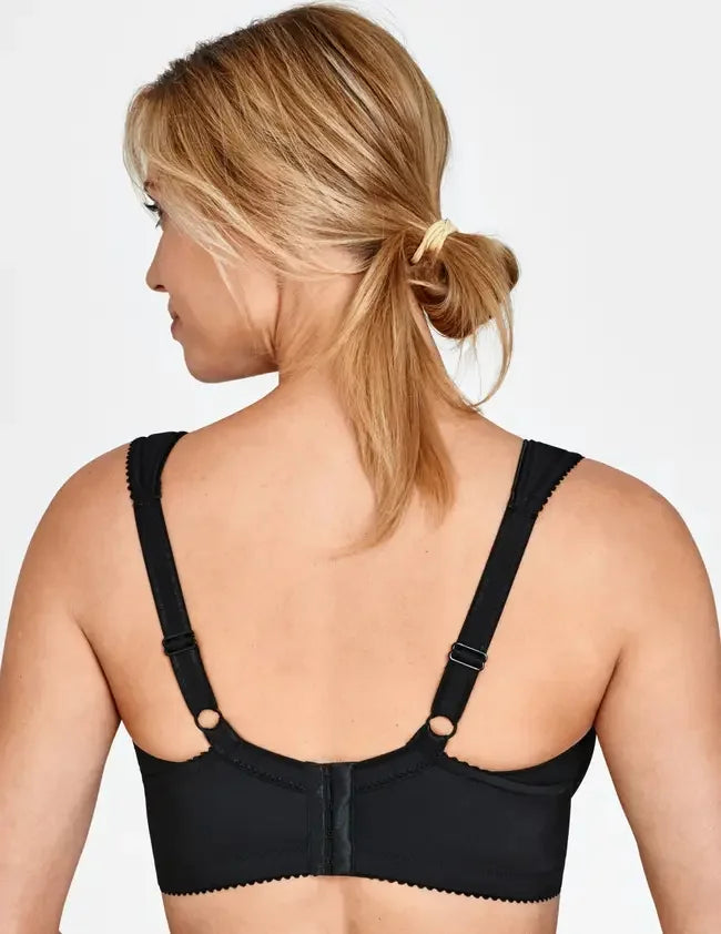 Triumph - (4 vnt.) Paprasta liemenėlė su pilnais kaušeliais