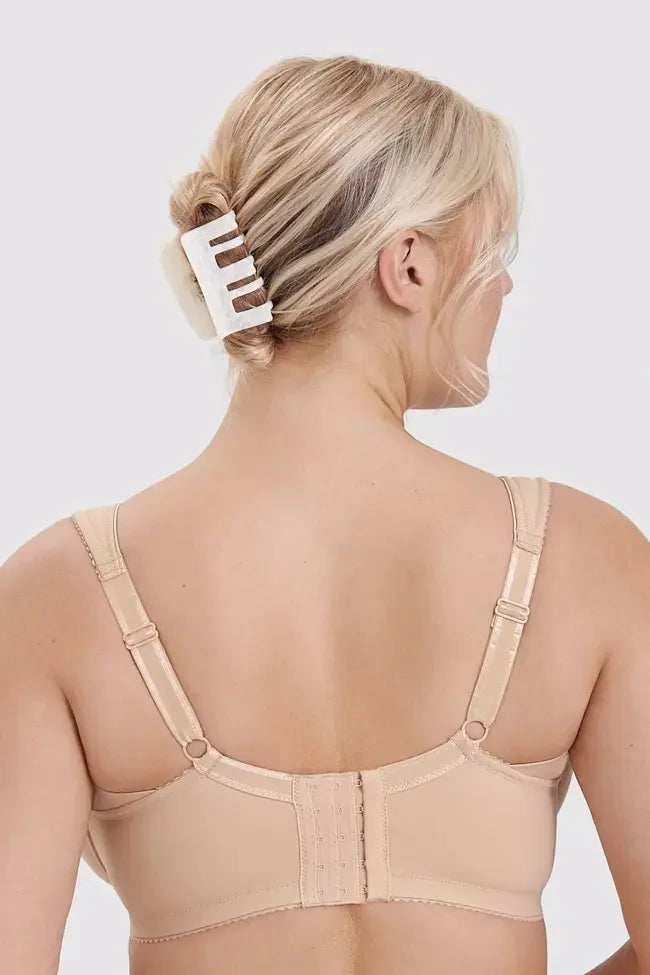 Triumph - (4 vnt.) Paprasta liemenėlė su pilnais kaušeliais